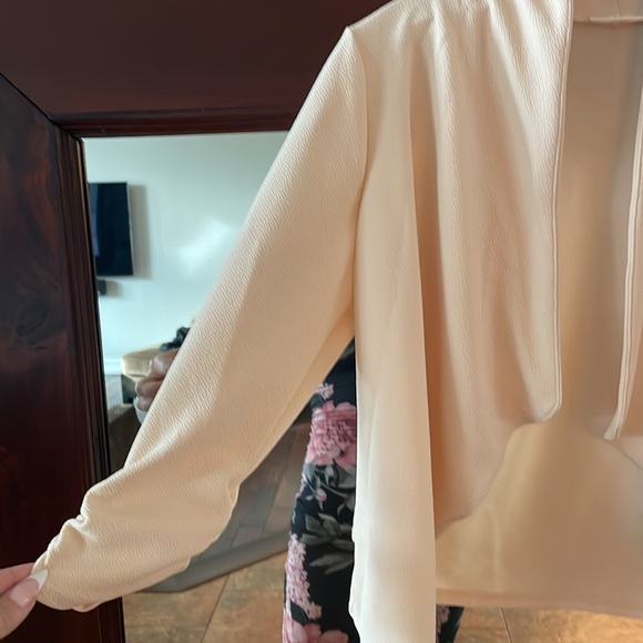 Gorgeous, crêpe style cropped Balzer - Picture 4 of 10